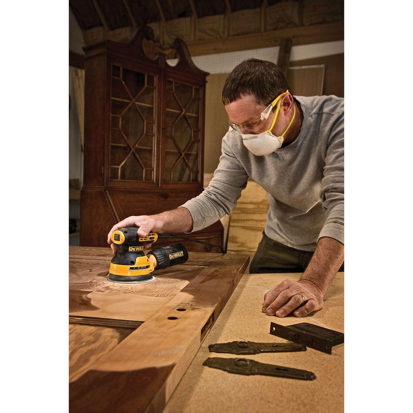 DEWALT Orbital Sander Kit, 5-Inch, Variable Speed (DWE6423K)